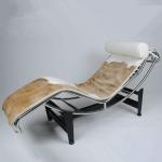 le corbusier lc4 chaise lounge in living room