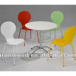 Round Table / Cusion Bentwood Chair furniture