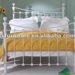 Antique Style metal bed available in different colors