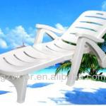 Plastic beach chair / Beach chaise lounge