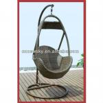 outdoor rattan hanging lounge furniture/PE wicker sun lounge swing chair