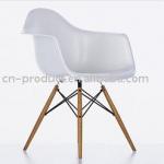 Eames DAW chair